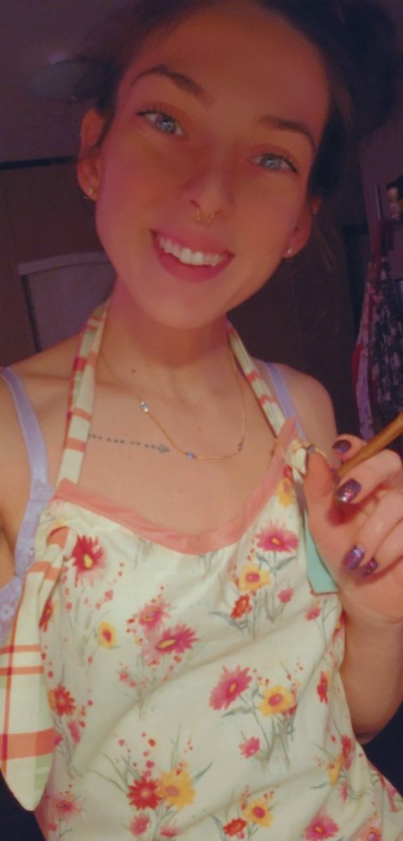 namastezenon's tweet photo. Baking old fashioned Rice-pudding,
Also making waffles ๐ง
โก #highlife #Mmemberville #cannabiscommunity #ganjagirl #bakingbaked #420friendly #babe โก https://t.co/U8AzD6WmFy