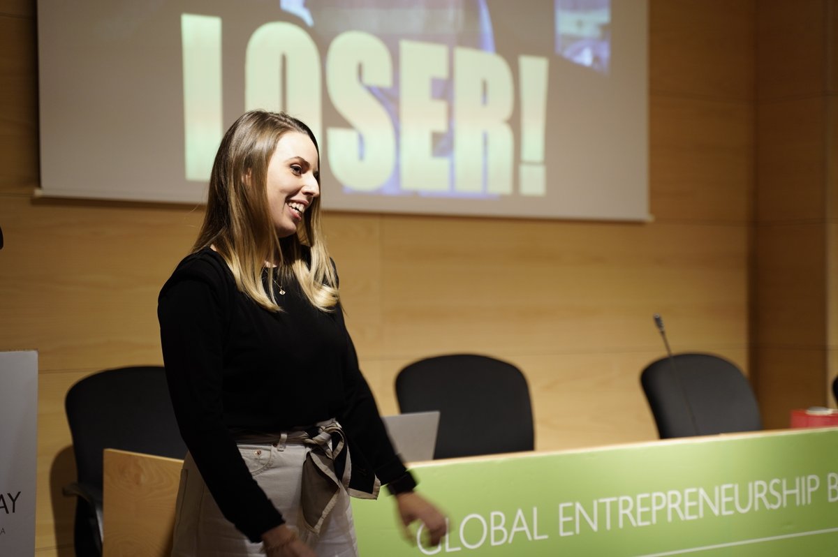 linkbyuma's tweet photo. #Linkers! Ayer más de 100 personas normalizaron el fracaso entre humor y risas escuchando los errores profesionales de tres #emprendedores de la @InfoUMA en la #FuckupNights🤯, un evento integrado en el programa de actividades de nuestro⚡#FlashSession Hackathon⚡ https://t.co/ypWWUyZ4Rl