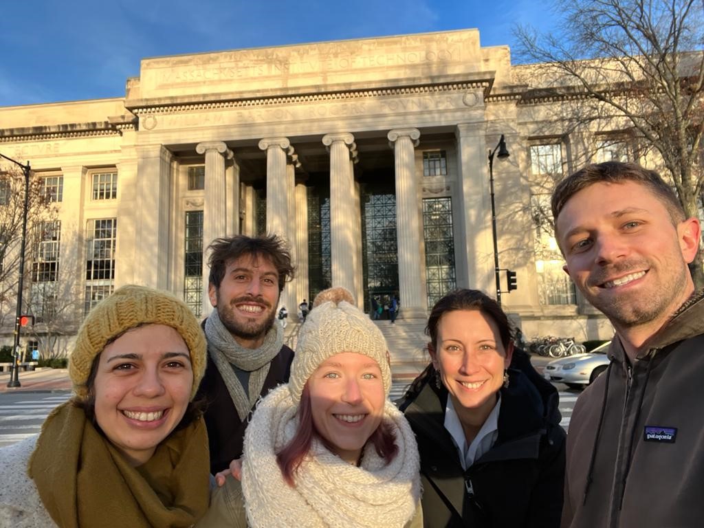 i_morral's tweet image. Lucky enough to have been able to attend @MRS with group members, we visited @MIT and the mythical UHV in situ microscope with which Frances Ross has pioneered so many  breakthroughs in nanoscience 🙃