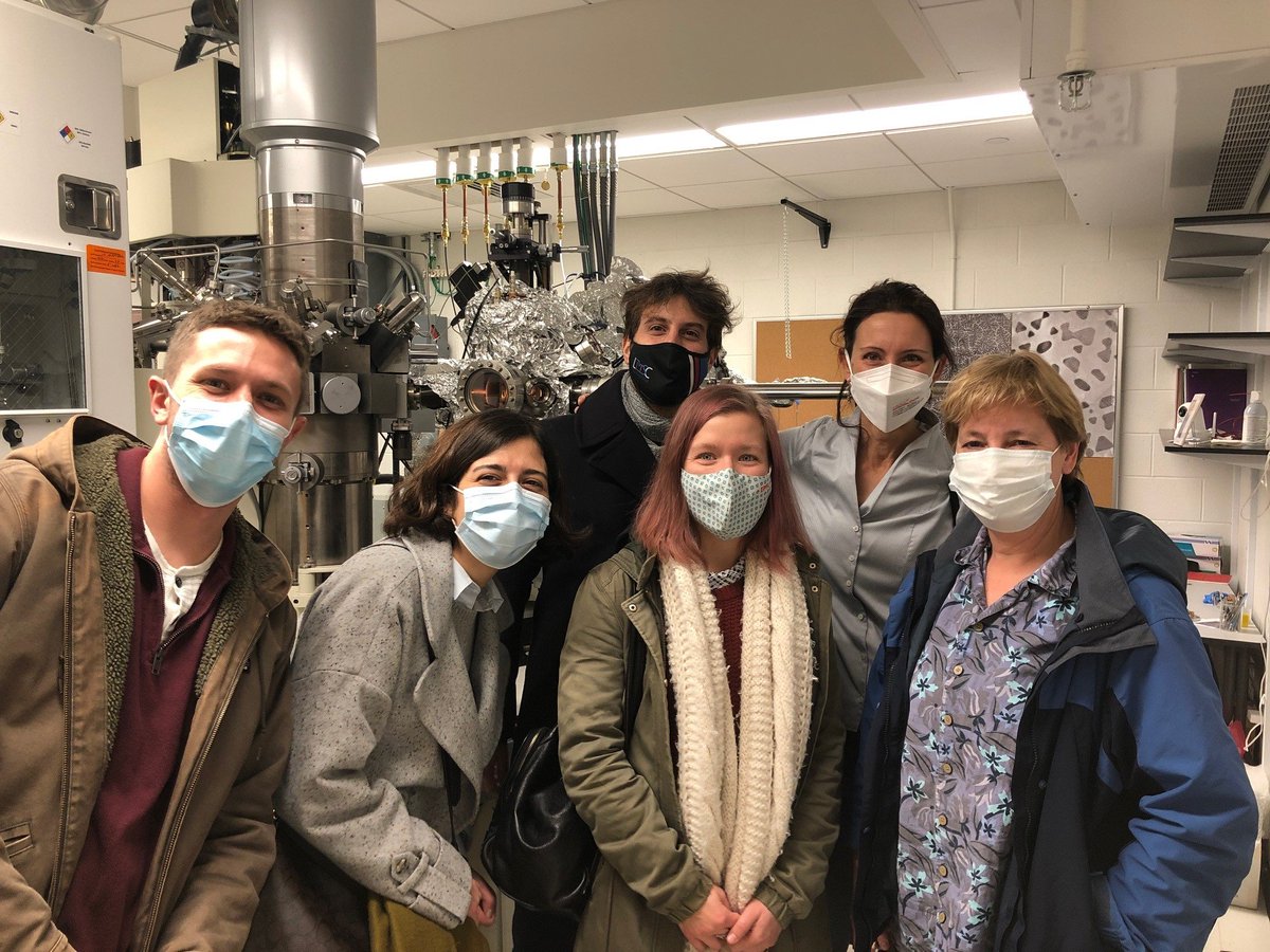 Lucky enough to have been able to attend @MRS with group members, we visited @MIT and the mythical UHV in situ microscope with which Frances Ross has pioneered so many breakthroughs in nanoscience 🙃