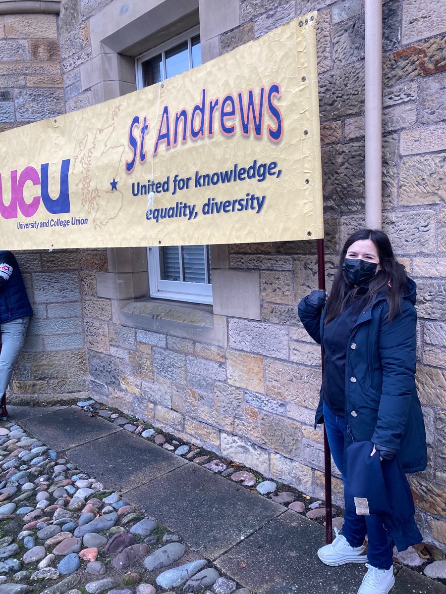 cespencer_'s tweet photo. Art historians support the strike @ucustandrews! Scenes from yesterday & still going strong today, both virtually and in-person (after over one and a half years of hybrid delivery, we have it down to a fine art!) #OneOfUsAllOfUs #EverToResist @ucu https://t.co/BwyglTuKK8