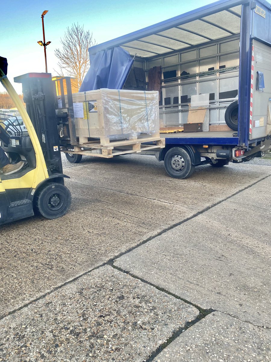 scott2gocourier's tweet photo. A stunning but crisp December morning and the first job of the day completed
This 350kgs audiometric booth was delivered here by 10.00am to meet engineers on site #Hamble #coldstart #morningsunshine #curtainside #logistics #timeddelivery #southcoast https://t.co/CR6yUbovdm