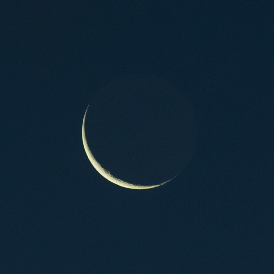 ToddGBaker's tweet photo. Toenail Moon this morning...and Cabot Tower. You can just see earthshine. Wicked clear and not too cold. #nlwx #ToenailMoon https://t.co/pMInanfsqE