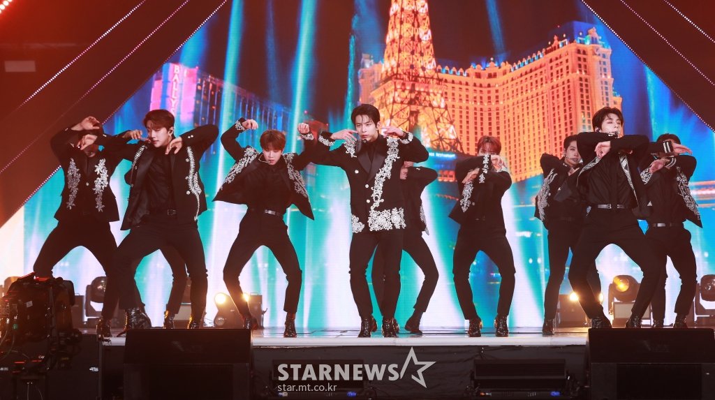 theseoulstory's tweet photo. [#2021AAA] Golden Child performing 'Ra Pam Pam' and 'Ddara' at the 2021 Asia Artist Awards today! https://t.co/K5sRLB7219