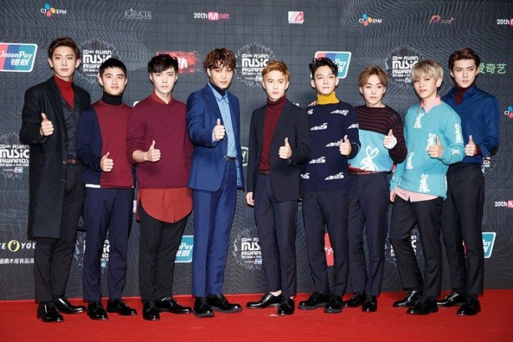 yetcrld04's tweet photo. A 10-year old boy group winning POPULARITY AWARD on hiatus era and members getting bunch of nominations is what makes me more proud of my boys. TALENT SPEAKS FOR THOSE WHO HAVE IT. 

CONGRATULATIONS EXO

#EXO_AAAPopularityAward
#엑소 #EXO @weareoneEXO 
#DONT_FIGHT_THE_FEELING https://t.co/UlKp5AMDqK