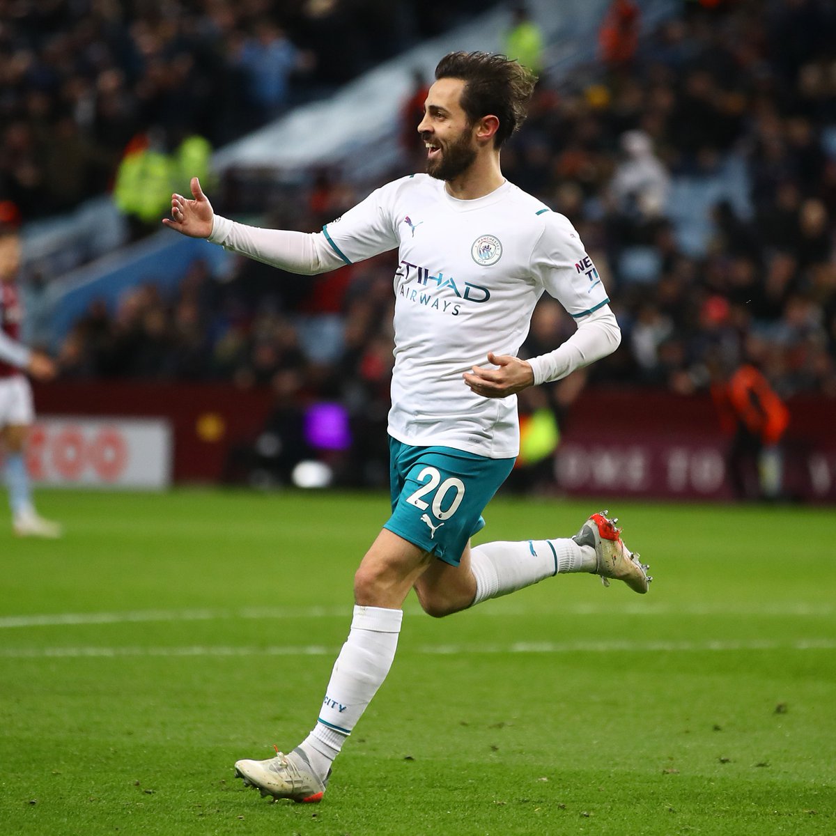 ChampionsLeague's tweet photo. 🇵🇹 Bernardo Silva's technique = ______ /💯

#UCL https://t.co/nvfz2bmBlz