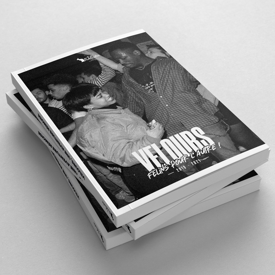 VeloursProd's tweet image. Quoi de mieux qu'un livre pour tourner la page ? 😺

L’histoire des chats de Velours touche à sa fin. L'équipe souhaite donc marquer le coup avec un livre mémoire retraçant les aventures de la griffe rémoise.

Tout savoir sur cet ultime projet : bit.ly/3I07IEF