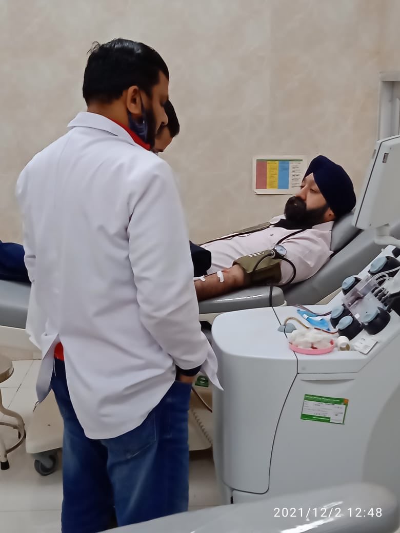 indiacares_2020's tweet photo. Blood platelets were urgently required for a patient admitted in #GovtHospital #Sec16 #Chandigarh for #Dengue treatment. We are thankful to @amarpal_narula for his noble act of donating the req blood platelets. Prayers for patient's good health.
#DonateBloodSaveLives
#IndiaCares https://t.co/wfHT0AHPd4