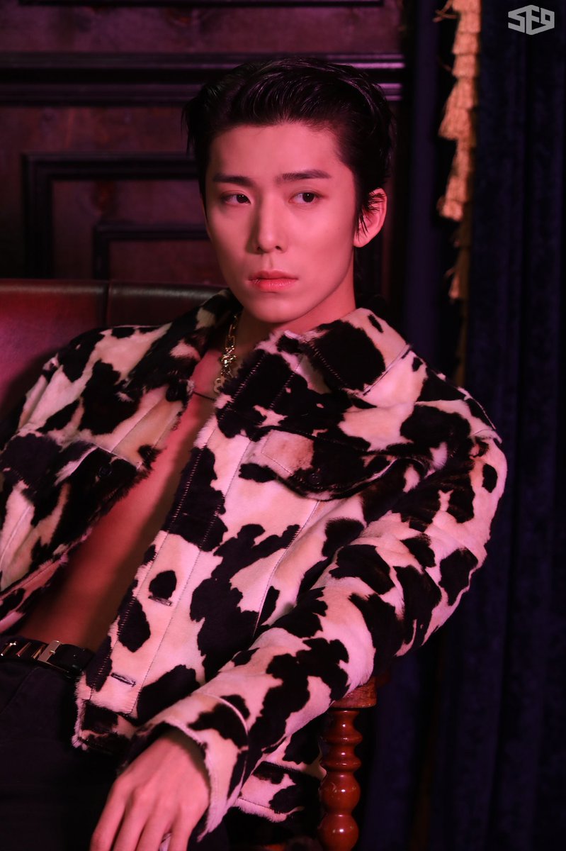 The sensation of looking all luscious throttled me that day and you may take these two pictorials of mine as the results. I didn’t have any inner wear within my body on purpose because I thought it would be better if I reveal the hidden Dionysiac side of mine. I’m right, though.