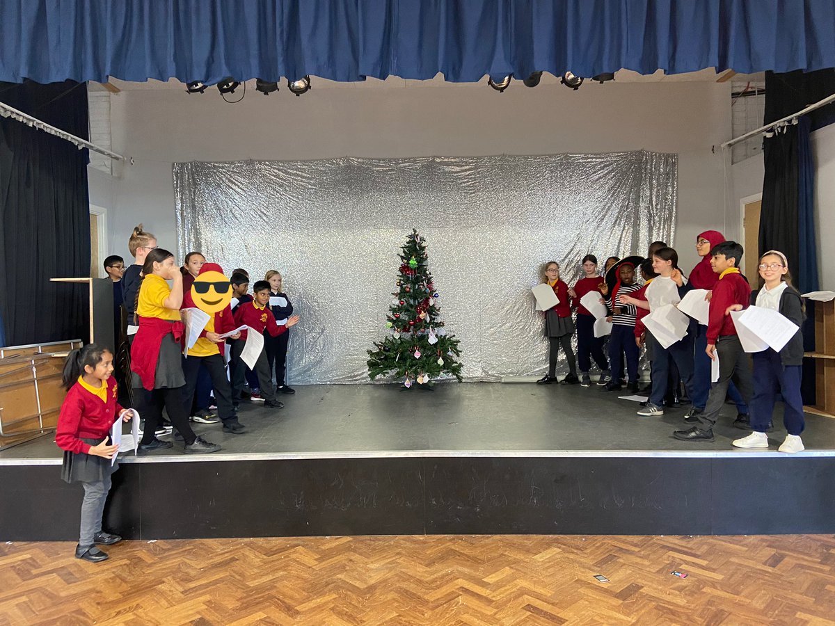 Year3Chantry's tweet photo. Rehearsals with our year 4 &amp; 5 cast for our pantomime this morning 🎭 https://t.co/Pqh7ZPjXE1