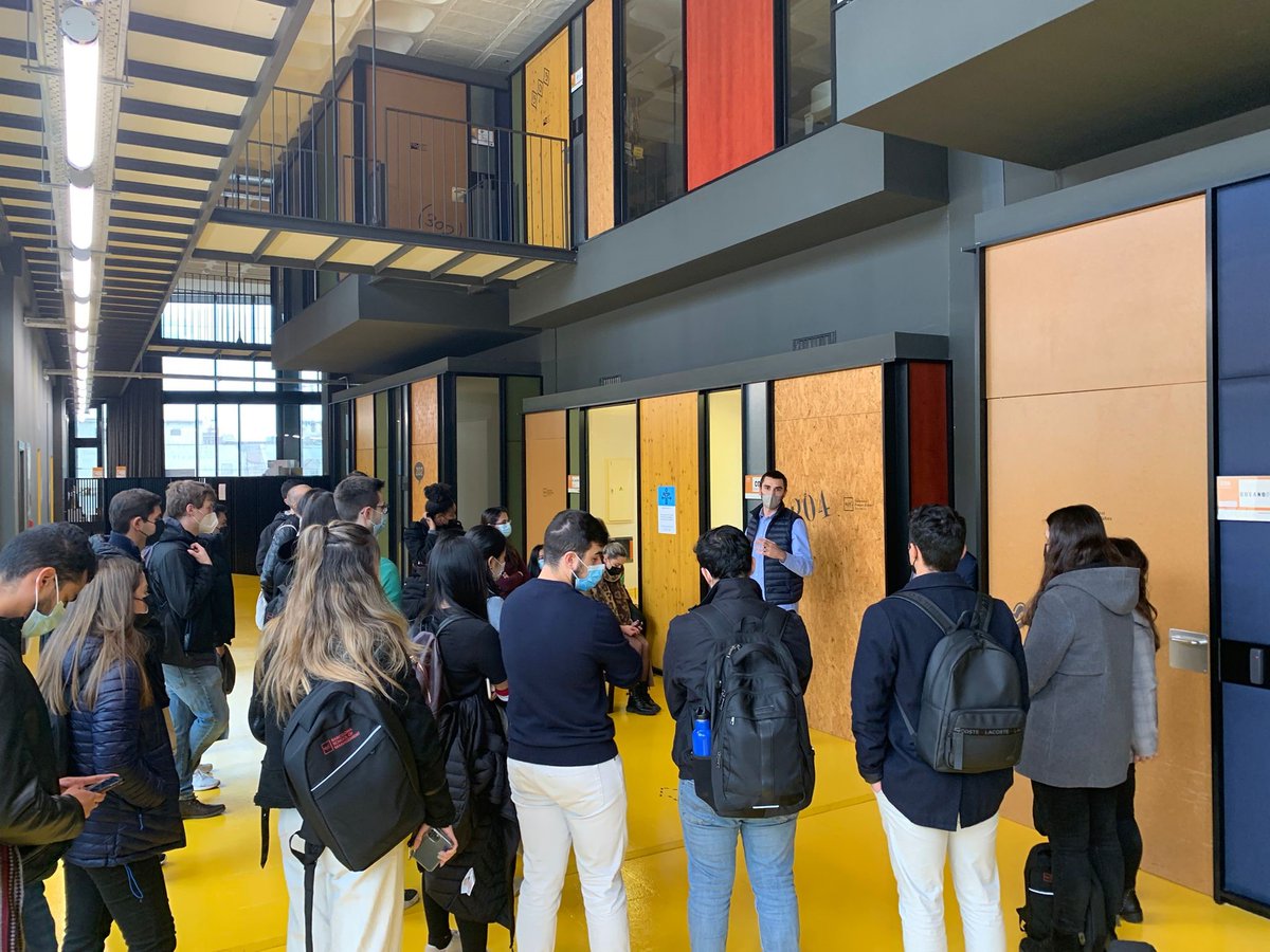 bsm_upf's tweet photo. 📍Ahir els alumnes dels MSc i l'Executive MBA de la #UPFBSM van visitar l'espai d'incubació per emprenedors i recercadors @UPFVentures
👤La visita va organitzar-se des de l'#StartLabUPFBSM a càrrec de @susanadomingo_, directora de la iniciativa emprenedora a la UPF-BSM. https://t.co/hOfkX1XuCk