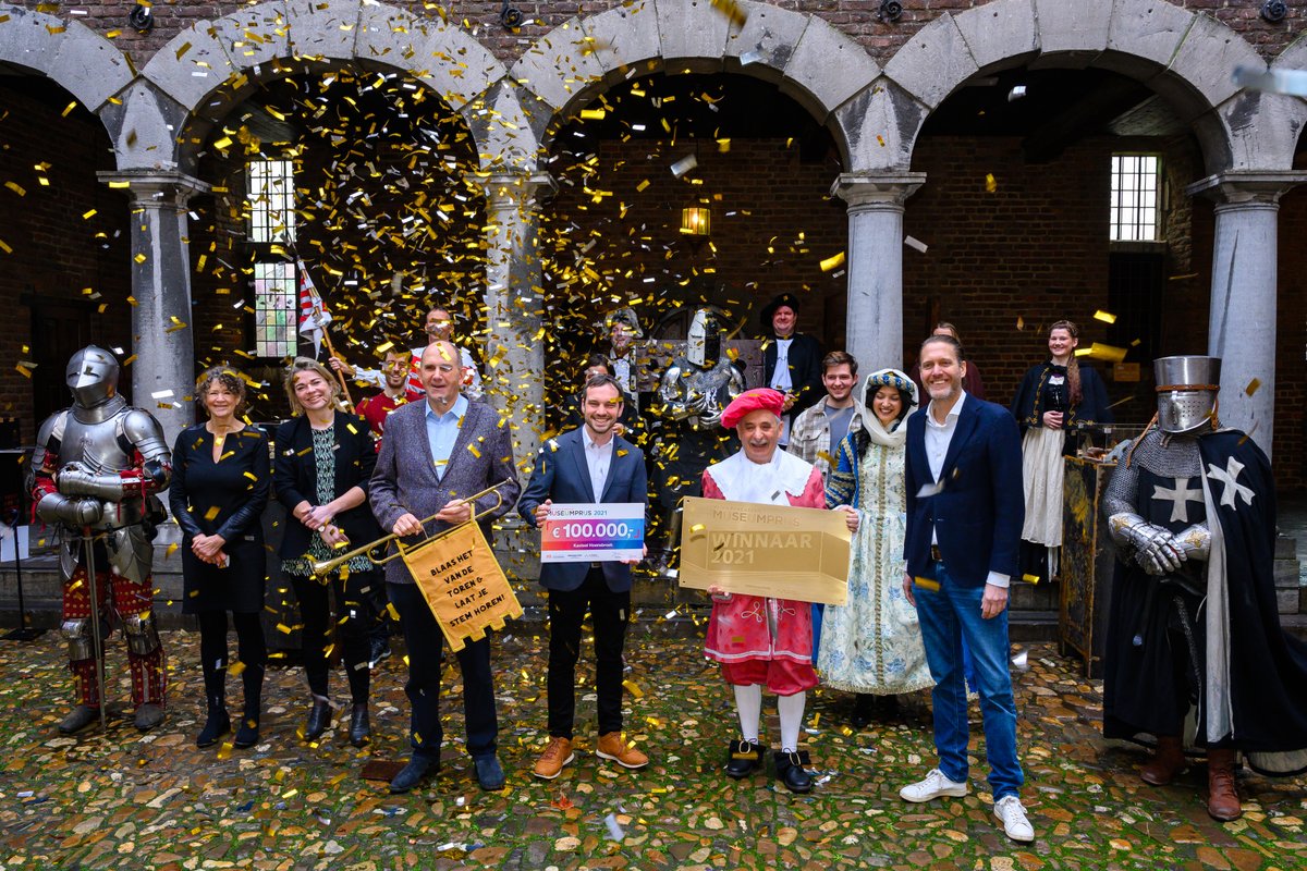 Heuglijk nieuws! 🎉 <a href="/KasteelHoen/">Kasteel Hoensbroek</a> is dit jaar de publieksfavoriet en wint daarmee de <a href="/VriendenLoterij/">VriendenLoterij</a> museumprijs 2021! Museum <a href="/volkenkunde/">👋 Volkenkunde 👋🏾👋🏻👋🏽👋🏿👋🏼</a> en <a href="/AmsterdamMuseum/">Amsterdam Museum</a> eindigen op de tweede en derde plaats. 🥳 Meer lees je op: nieuws.vriendenloterij.nl/kasteel-hoensb…
