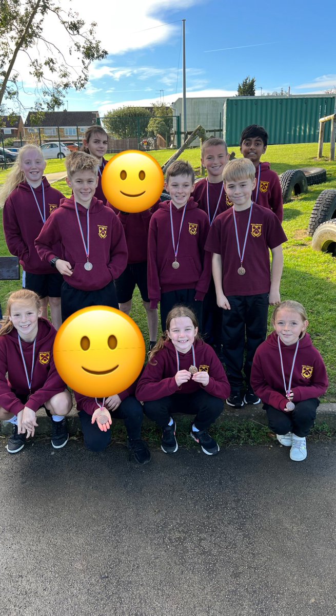 Smiles all around for the <a href="/HChichelePE/">Henry Chichele PE</a> cross country team. Showing great determination to not give up, finishing 3rd as a team 👊🏻🥉
