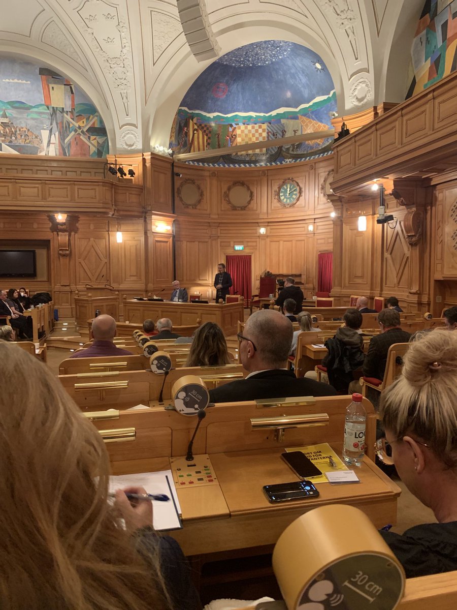 Riksdagsseminarium avs att kunna använda kontanter i vardagen med undertiteln ”är det dags att lagstifta att handeln måste ta emot kontanter?”