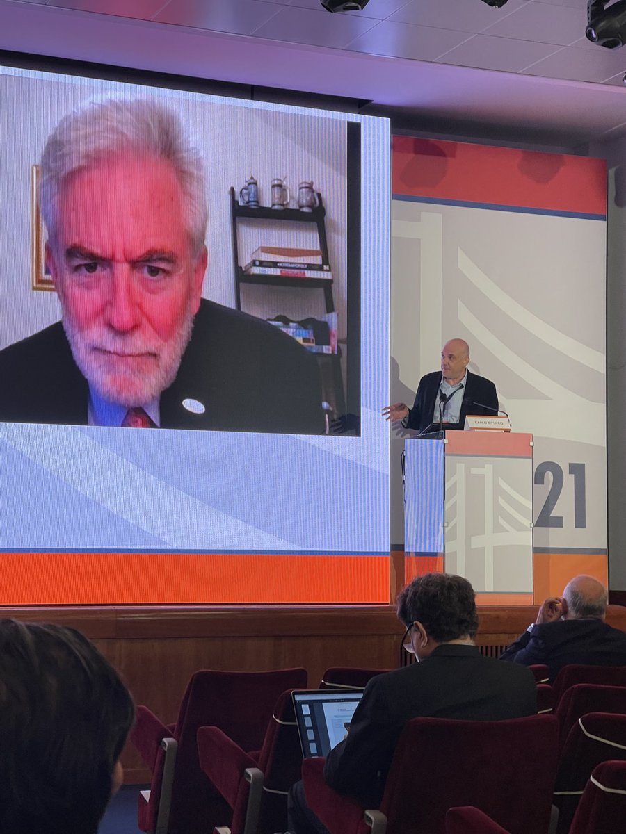 Chrystal_Paulos's tweet photo. Exceptional talk by Prof Carlo Bifulco @carlobifulco on the virtual molecular tumor board as a tool for delivery of precision oncology. AI being applied in medicine too. @FondMelanoma #IOBridge2021 @PAscierto @BernardAFox https://t.co/Jqr9SncLyD