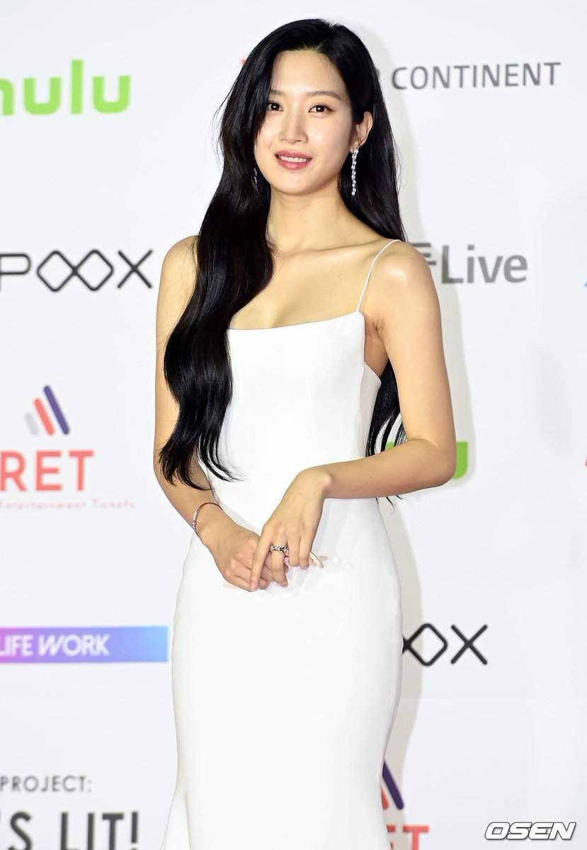 Kayourng's tweet photo. Stand still and looking delicate in white. 🤍 https://t.co/wUw9vdRBw5