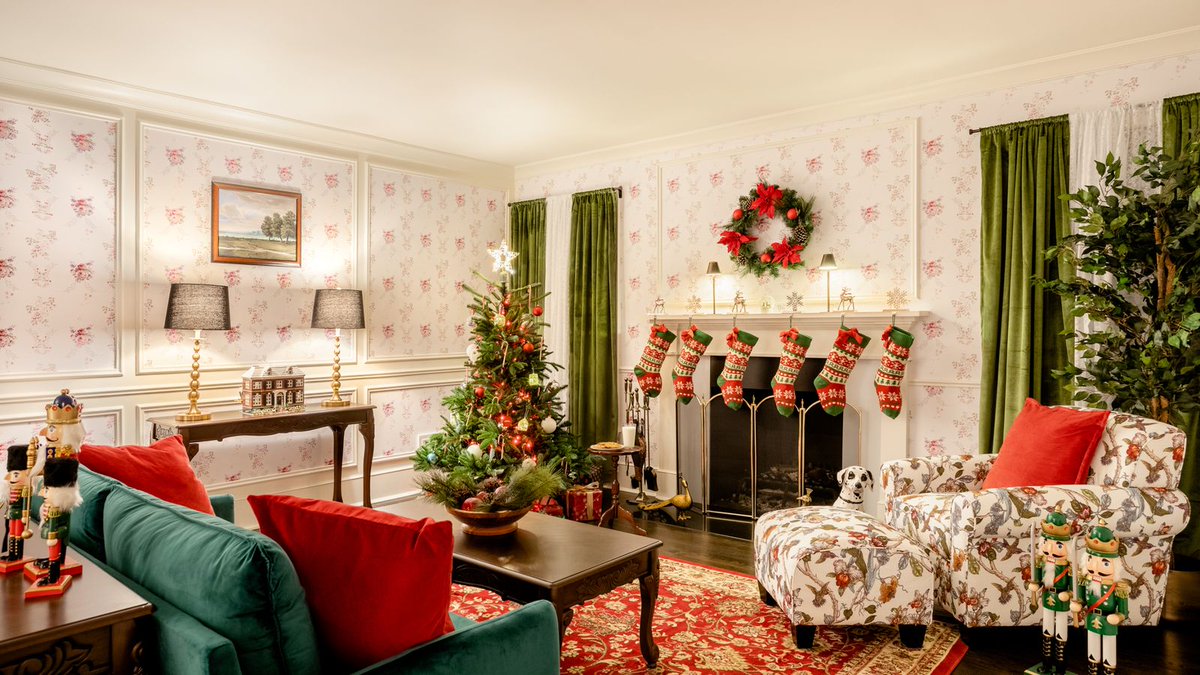 ladbible's tweet photo. 🚨 - The house from 'Home Alone' will be available to rent on Airbnb for one night only on 12th December. https://t.co/kI4KLjy7IL