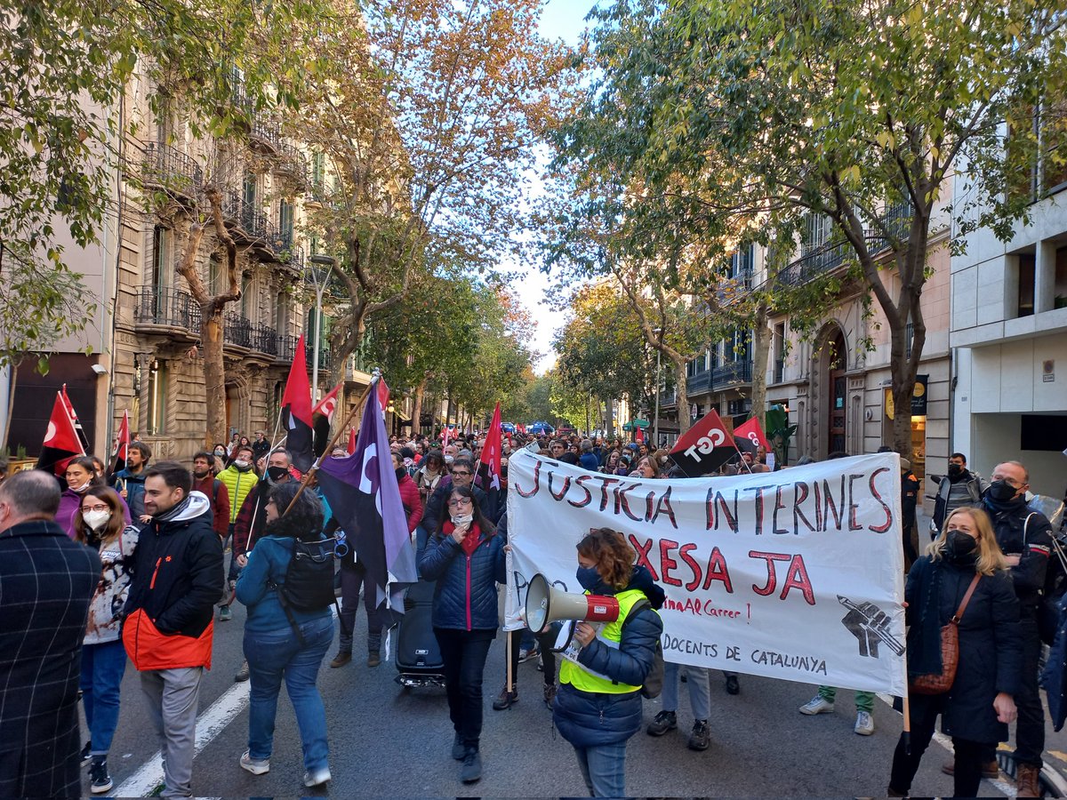 CGTEnsenyament's tweet photo. Les vegades que faci falta, ocupem els carrers amb un crit unanim:
📢📢 prou abús de temporalitat 🔴⚫
📢📢 Cap interina al carrer 🟣⚫
#VagaEducació2D #LesQueHiSomEnsQuedem #AturemOPOS #FixesaJA https://t.co/DD3Af23TCY