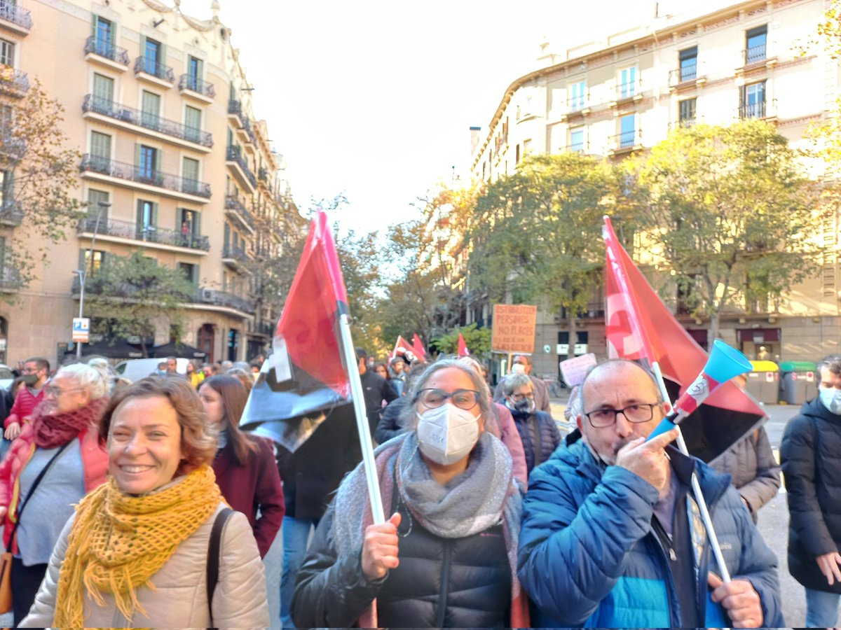 CGTEnsenyament's tweet photo. Les vegades que faci falta, ocupem els carrers amb un crit unanim:
📢📢 prou abús de temporalitat 🔴⚫
📢📢 Cap interina al carrer 🟣⚫
#VagaEducació2D #LesQueHiSomEnsQuedem #AturemOPOS #FixesaJA https://t.co/DD3Af23TCY