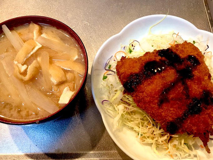 ぴょんぴょこー、晩ご飯よー。 