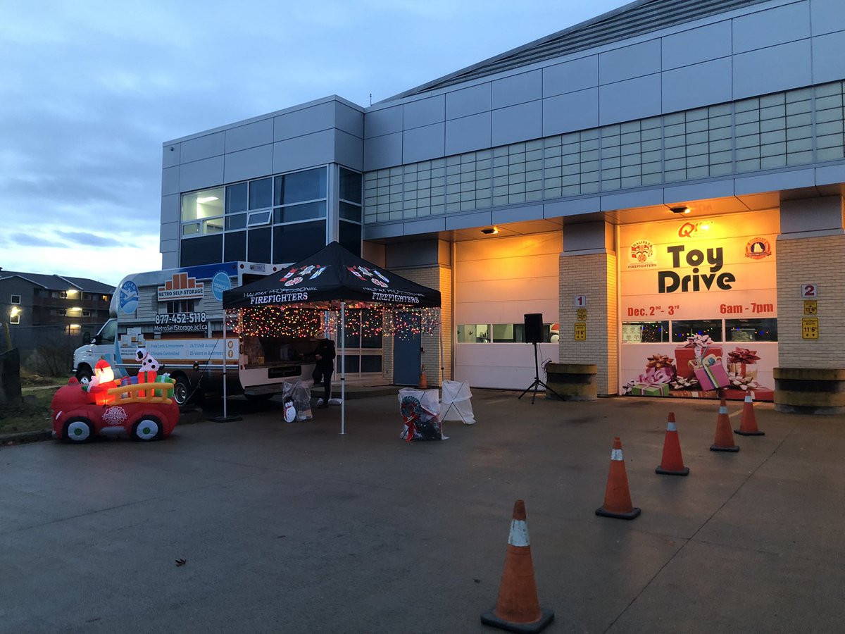 hfxfirefighters's tweet photo. @Q104Halifax Toy Drive happening today and tomorrow @ Highfield Park 🔥station in Dartmouth.  Bring your new unwrapped toy or 💵 in support of @parkerstreethfx. Here until 7pm
@IAFFNewsDesk https://t.co/dtbFSFSWdR