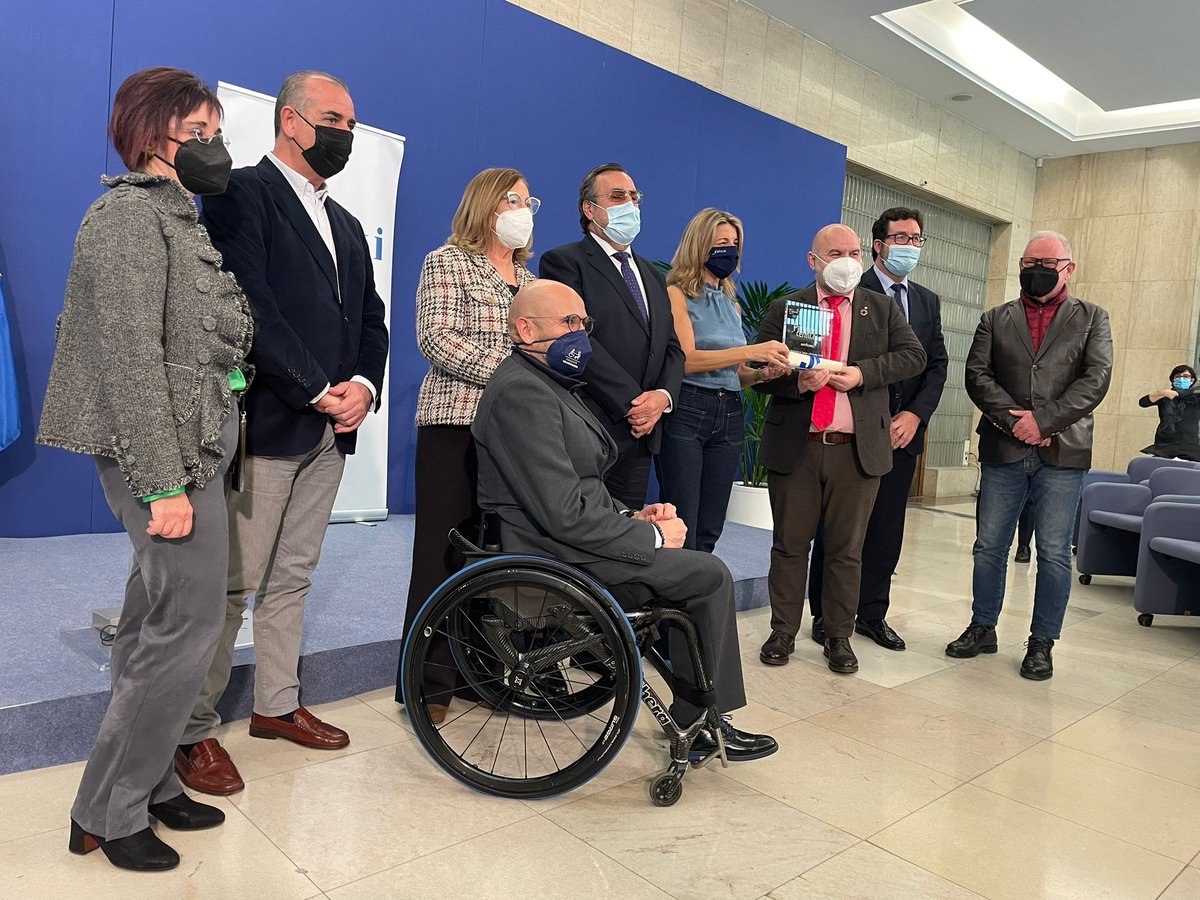 COCEMFEnacional's tweet photo. En la entrega del Premio https://t.co/tPxVPd3IHQ a @empleogob por su impulso político a la ratificación de la Carta Social Europea revisada y de su procedimiento de reclamaciones colectivas. #DiaDiscapacidad

🏆 Recibe el premio la ministra @Yolanda_Diaz_ https://t.co/DryOMlzGjt