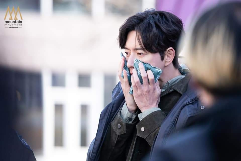 phjofficialtr's tweet photo. Dizi çekimi devam ediyor 🎥

Parkhaejin IG güncellemesi :
 "Sıcak bir paketin sıcaklığı... Umarım herkes sıcak bir gün geçirir~"

#ParkHaeJin #박해진 #지금부터쇼타임 #Itsshowtime #FromNowOnItsShowtime https://t.co/yiGHzwyd3p