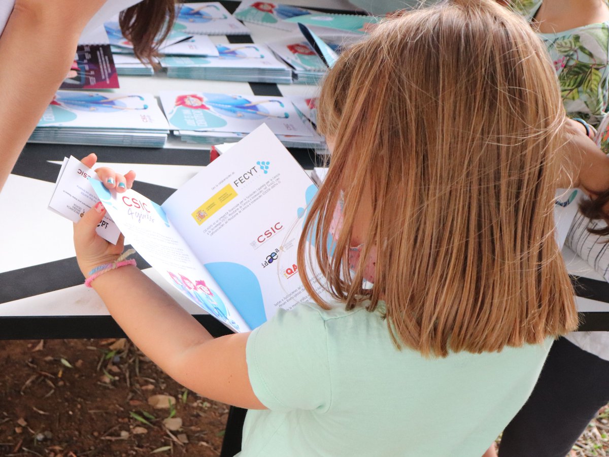 El <a href="/CSIC4Girls/">CSIC4Girls</a> ha lanzado un cómic para fomentar la #CulturaCientífica entre las estudiantes de #Primaria y estimular las #VocacionesCientíficas y tecnológicas. Se llama ‘¿Qué es una científica?’ y su descarga es gratuita. #STEM #ProfesionesSTEM bit.ly/3pf4u7A