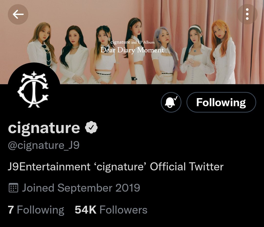 signfanuniverse's tweet photo. CONGRATULATIONS @CIGNATURE_J9
THEIR OFFICIAL TWITTER PAGE HAS REACHED 54K FOLLOWERS!! #시그니처 #CIGNATURE #시그니처와_함께_쓸_다이어리 #BOYFRIEND #DearDiaryMoment #cignature_with_dearmymoment #CIGNATUREIsHere https://t.co/pAcKUMSJT3