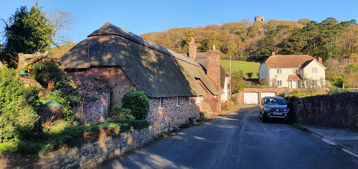 Dunster_Info's tweet photo. Beautiful morning in Dunster, hot chocolate and a walk is just bliss with views like this...

#Dunster #DunsterVillage #DunsterInfo #Exmoor #ExmoorNationalPark #Somerset #Autumn https://t.co/NzdXq4SmSn