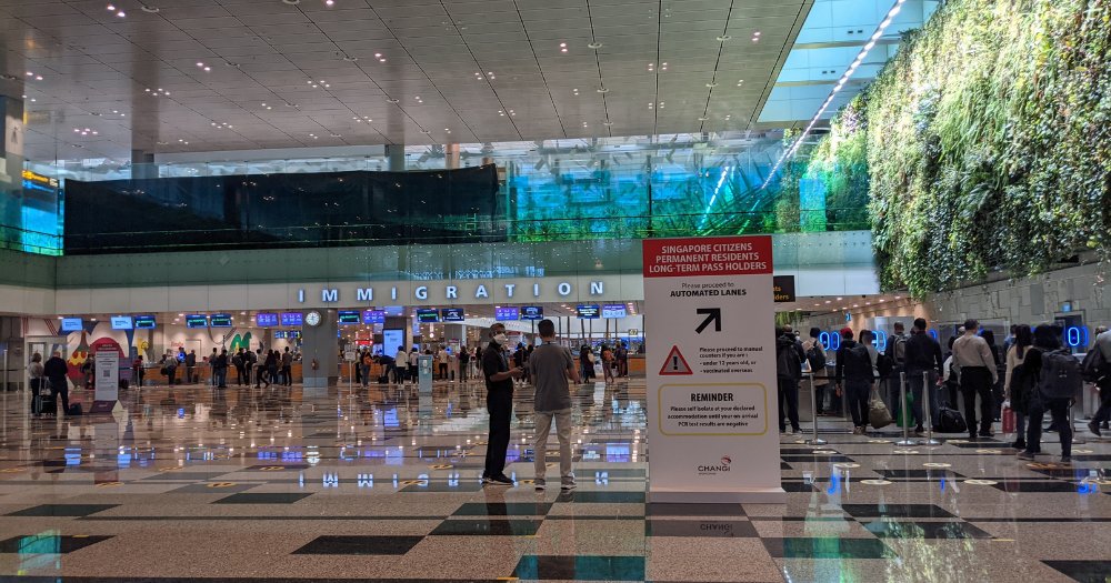 MothershipSG's tweet photo. S'pore detects 2 imported cases of Omicron Covid-19  variant on Dec. 2, 2021 https://t.co/MAk8hd9qFP https://t.co/RzE2rRw0C4