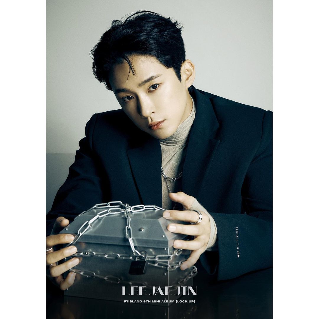 Kkorepo's tweet photo. #FTISLAND、愛の痛みを眼差しで表現する…8th ミニアルバム「#LOCK_UP」ジャケットポスター（PORTRAIT ver.）公開 
https://t.co/AoUvNOd80d https://t.co/aKro6xBiBN