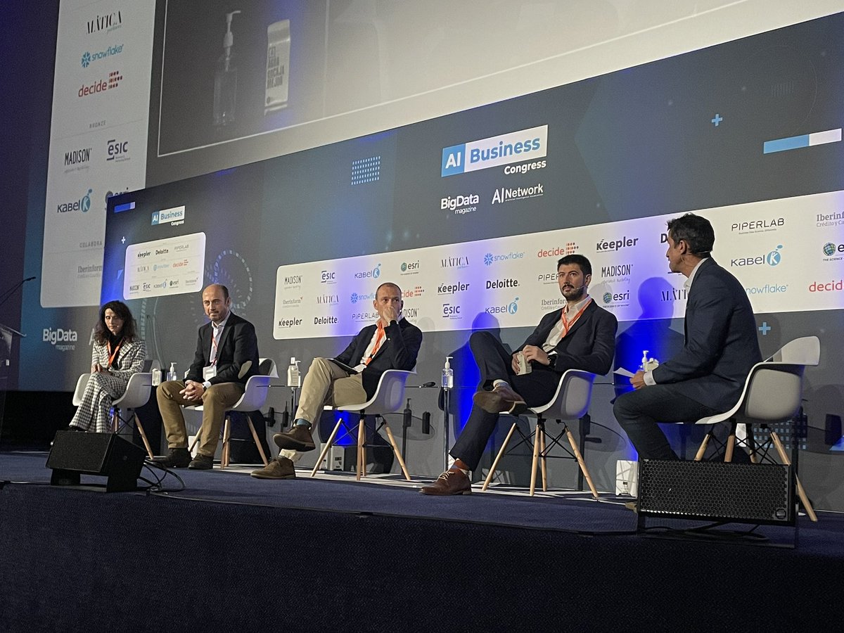 decide4AI's tweet photo. Ya en la mesa redonda "Impacto de la #IA en áreas de negocio: Servicios cognitivos y entornos cloud" con @delbarriomanuel, Noemí Ramírez de @PRISA, Luis Echavarri de @BancoSabadell, Javier Lázaro de @ferrovial_es, y Juan Iglesias de @_CapitalEnergy_ 👌🏼 https://t.co/JGfMeJDOXP