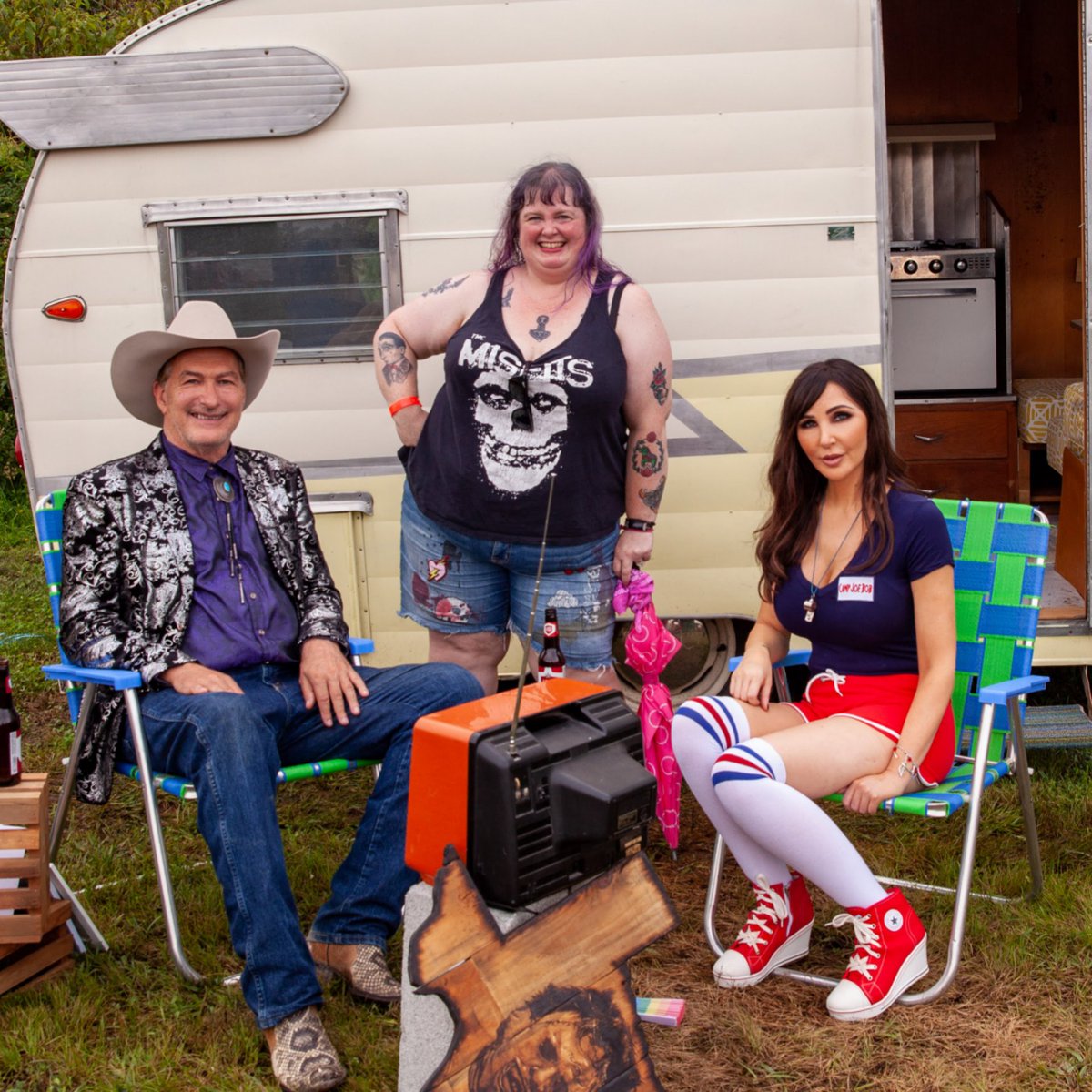 MrsMarksmath's tweet photo. Awwww, I love it! Thanks again @therealjoebob and @kinky_horror 
#mutantfam #thelastdrivein #joebobbriggs #joebobjamboree https://t.co/Mbq7zLb99O