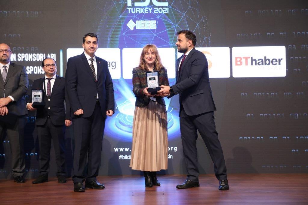 BThaberAnkara's tweet photo. Uluslararası Bilgi Güvenliği ve Kriptoloji Konferansı'nda Dr. @AliTahaKoc 'tan BThaber Gazetesi adına plaketimizi aldık. @bthaber ailesi olarak teşekkürlerimizi sunuyoruz. @dijital @bgdturkiye #TahaYücel #ISCTurkey https://t.co/VkzSoCrYiV