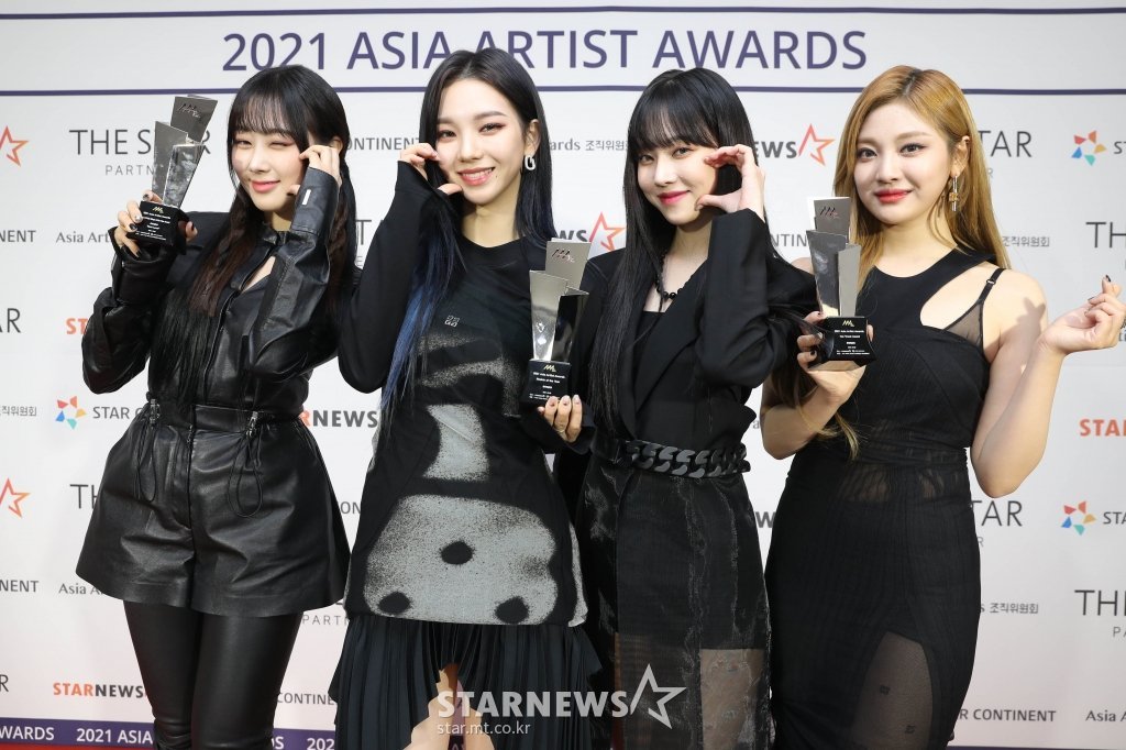 cucumbaer's tweet photo. #NextLevel1stWin is really a daesang don't touch me ��😭

Congrats aespa 🥕🥬🥕🥬🥕🥬🥕🥬
#RookieMonsterAESPA_AAA
#aespa1stDaesang 
#aespa4thRoty @aespa_official https://t.co/ulVHb4698J