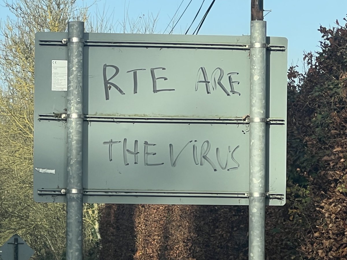 kittytwister's tweet photo. Sign coming in to Thomastown https://t.co/3kLClpmIVM