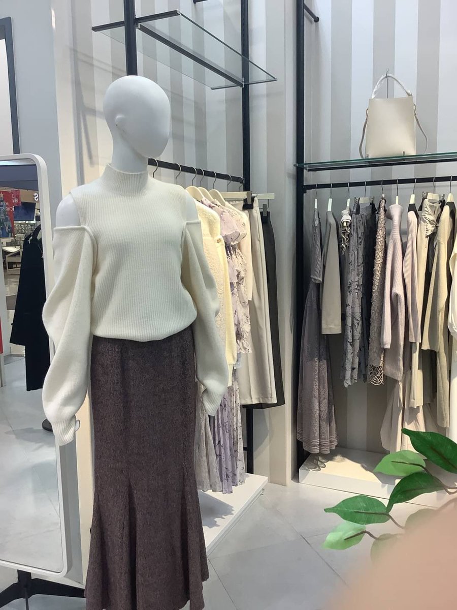 selectshopgrace's tweet photo. 人気ワンピース、トップス沢山♡明日よりお得な週間始まります🎶
12/3〜6 ゆめカード5倍　
12/3〜12  一部商品10%off
12/9〜  ノベルティーフェア

graceゆめタウン呉
☎️0823-69-7088
10:00〜20:00 https://t.co/K0io8tmLh4