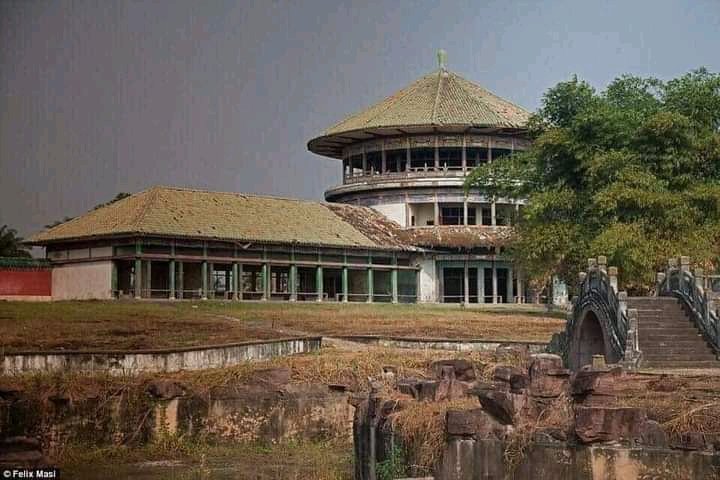 LobikoMoise's tweet photo. Pourquoi le président honoraire jkk n'a pas un seul instant pendant son règne pensé à réhabiliter ce patrimoine 🤔🤔🤔 avait-il la N de MOBUTU ? https://t.co/PF72ViQpu2