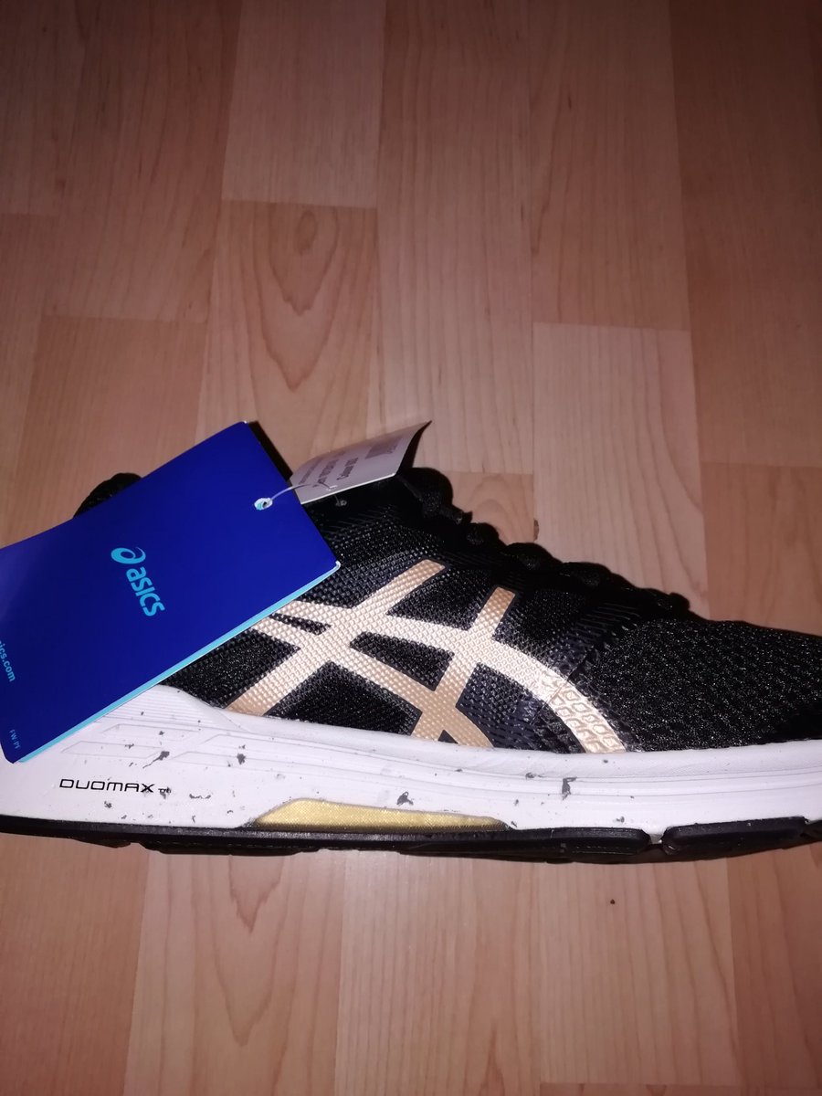 lucks203's tweet photo. @ASICSeurope That's how you sent out the product to me! Total joke. Is nobody actually checking what is sent out. No product quality control?! Fuming!! https://t.co/pcHCLbn7Fs