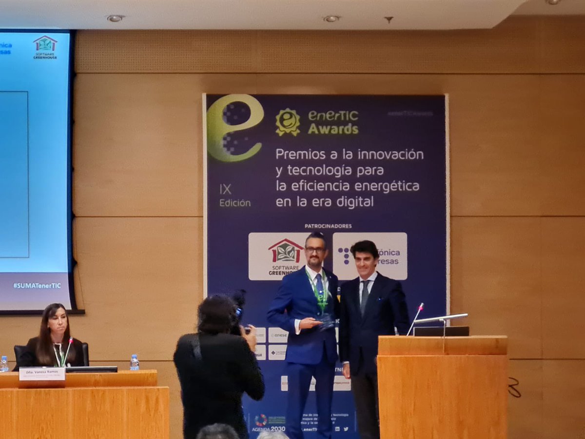 jamorejudof's tweet photo. Un placer haber sido reconocido como mejor directivo en el ámbito de Administración Autonómica en el transcurso de la X edición de los @enerTIC_es Awards 2021. Un premio al equipo de la DGAD y a todo el @gobjccm . Gracias a mi compañera @GomezPalenque por dejarme aprender de ella https://t.co/E6HDkJnI9Y