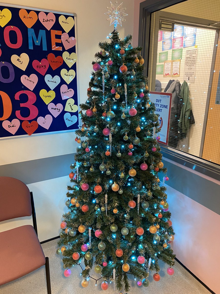 Feeling Festive on Ward 203 today 🎄🎁🎄 @UHDBTrust @LynseyHeald @KatieElston90 @EleanorSalloway