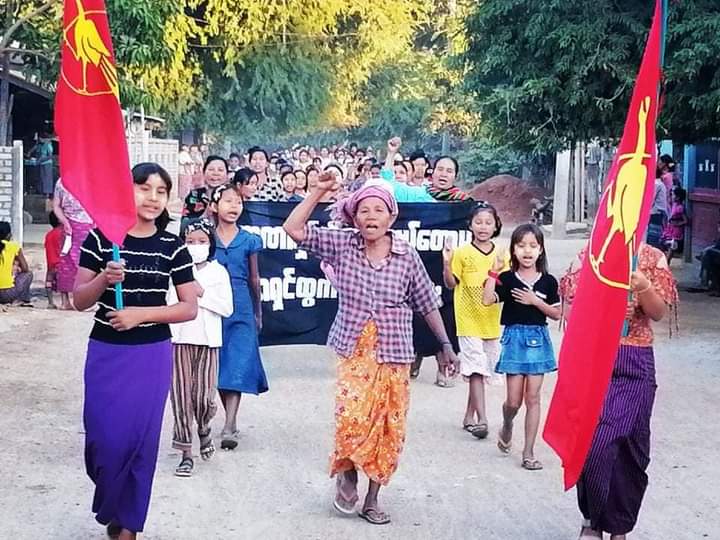december132021's tweet photo. The revolutionary women led a protest march to abolish the military coup in #Kankone village, Salingyi township.(Dec 2)
#WarCrimesOfJunta
#Dec2Coup
#WhatsHappeningInMyanmar https://t.co/XI0DoGzXsP