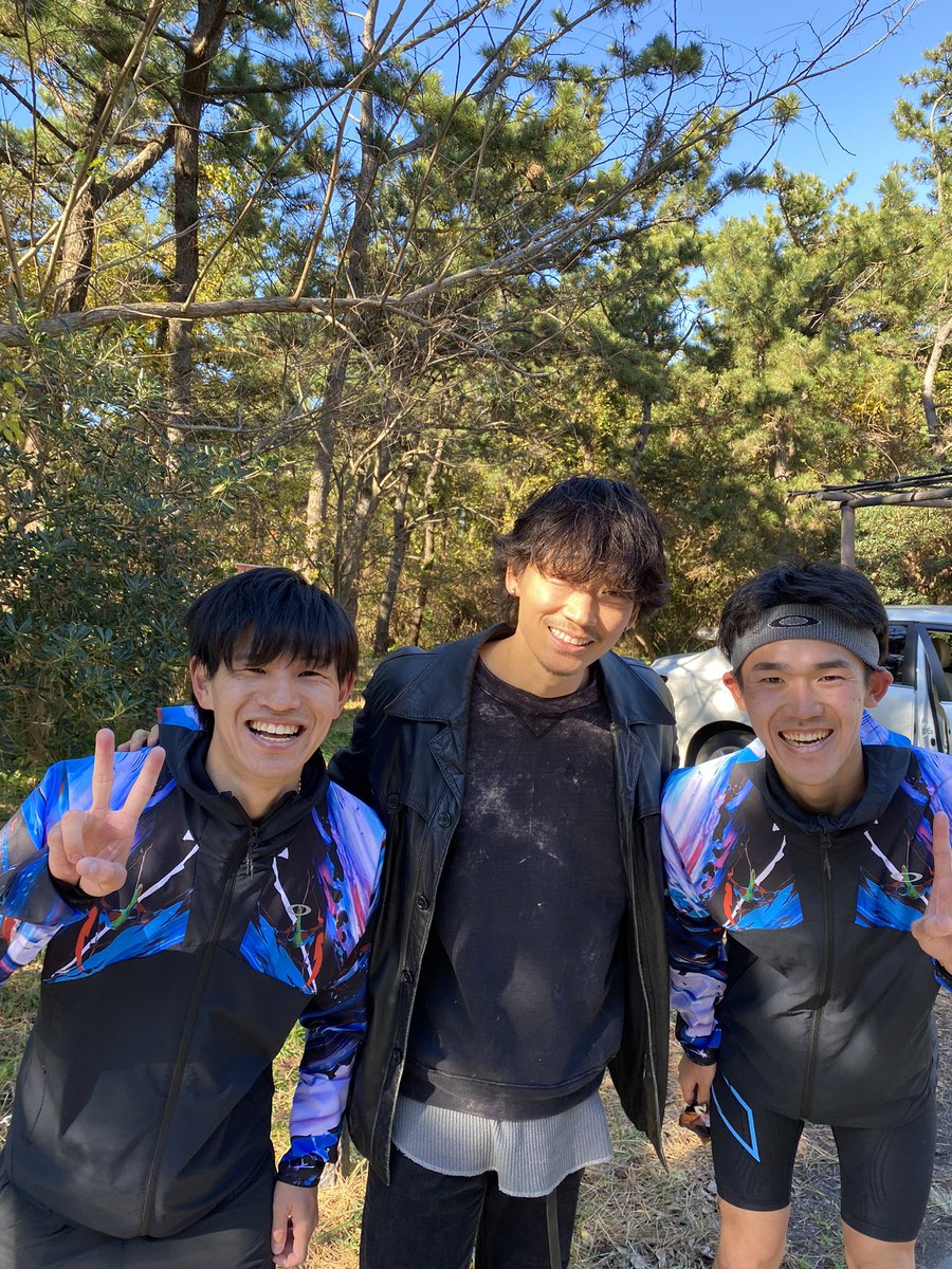 taka07238's tweet photo. 『何かのドラマの撮影かな？走ってて邪魔しちゃ悪いな』自分

『頑張って〜鈴木選手📣』綾野剛さん

『えぇ！！綾野剛さん！？しかも自分のこと応援してくれるなんて🔥』

ペース1番上がっちゃいました笑

忙しい中写真撮っていただきありがとうございました😊 https://t.co/cxxs9UPZa3