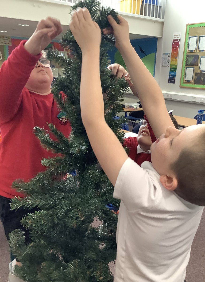 UpperEPHPS's tweet photo. We have been working together to set up our Christmas tree🎄 https://t.co/TE9hvuAh2W