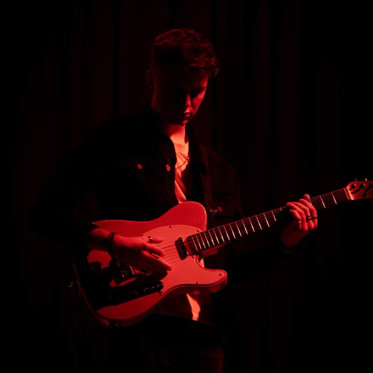 11 Hours tweet media