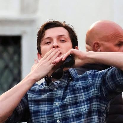 LesterStallion's tweet image. ผมรักคุณ @ZekeHandsome  
*blow kiss*