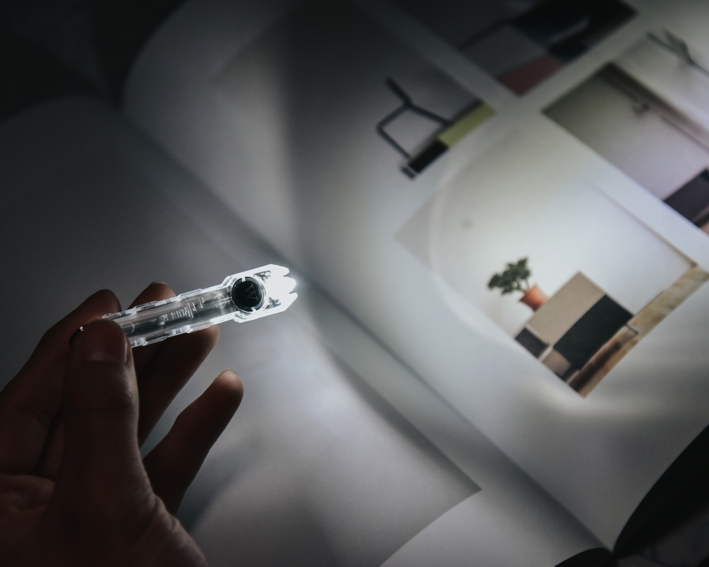 wubenlight's tweet photo. This tiny keychain light weighs only 8g but delivers a maximum of 40 lumens, isn’t it incredible?
#wuben #wubeng1 #pocketdump #everydaycarry #knives #knife #flashlight #edc #edcgear #everydayready #tacticalshit #boltpen #edccommunity #edcknife #xmas https://t.co/LxxUSN2cqX