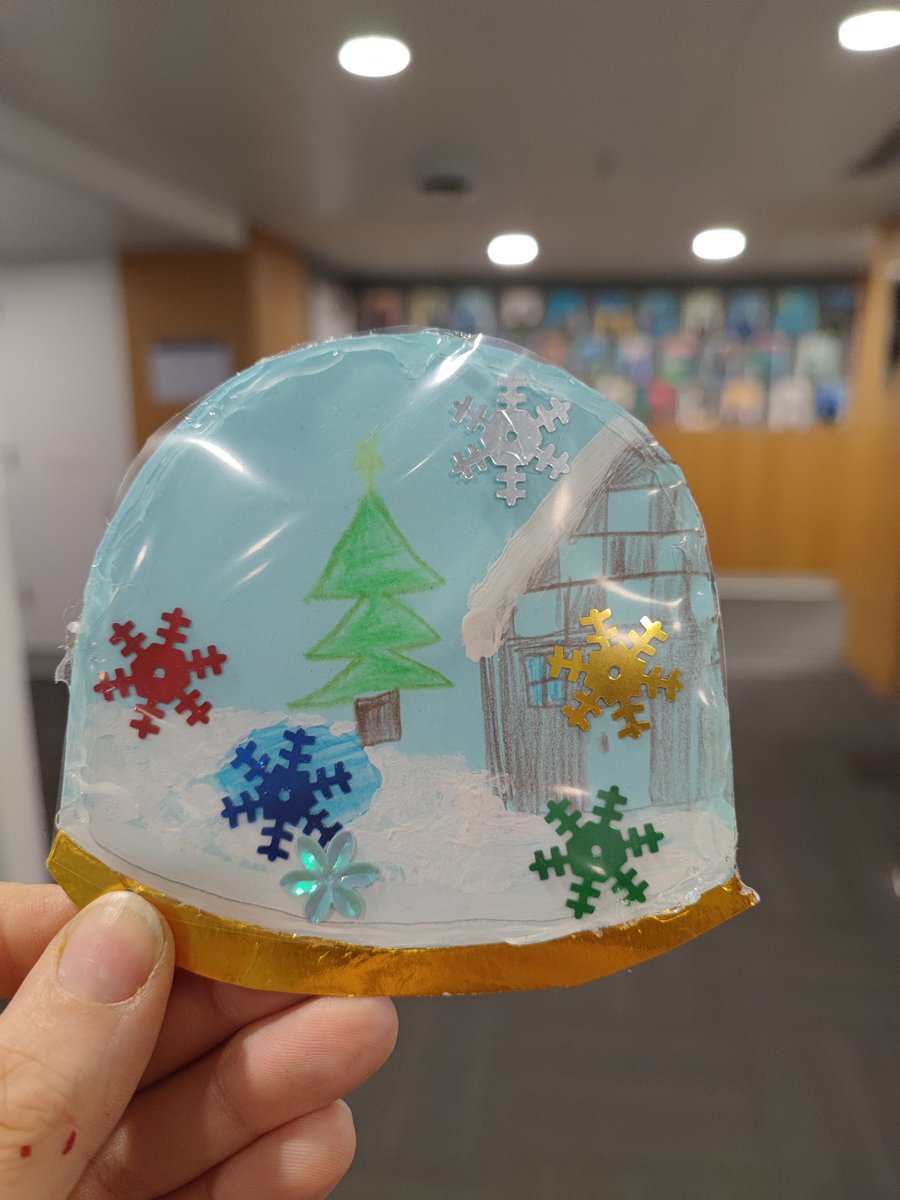 During our free creative time this month, students can choose to take part in our advent challenge. Here is one 2nd Grade student's interpretation of "a Christmas tree in the north pole". #ArtAdventCalendar #stamfordhk #cognitaway