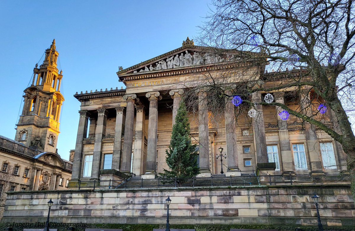 JanetteHall's tweet photo. This morning the Harris Museum with it's Christmas tree 🎄
#harrismuseum #Museum #Christmastree #Christmas #christmasdecorations #decorations #building #old #history #Preston #Lancashire #City @prestoncouncil @visitpreston @HarrisPreston @BBCLancashire https://t.co/FIehVC8CO0